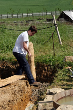 Helfer beim Stampfen